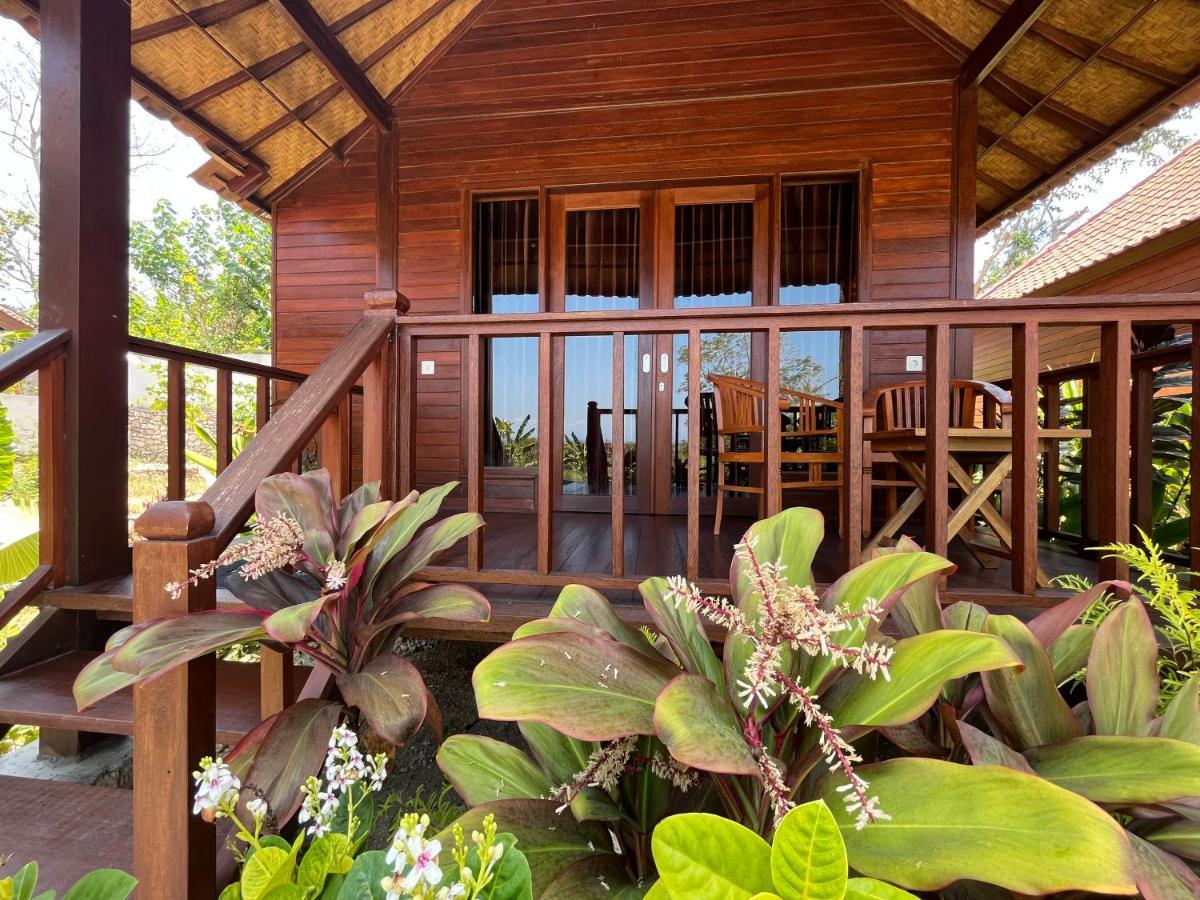 Готель Sunset Hill Lembongan Екстер'єр фото