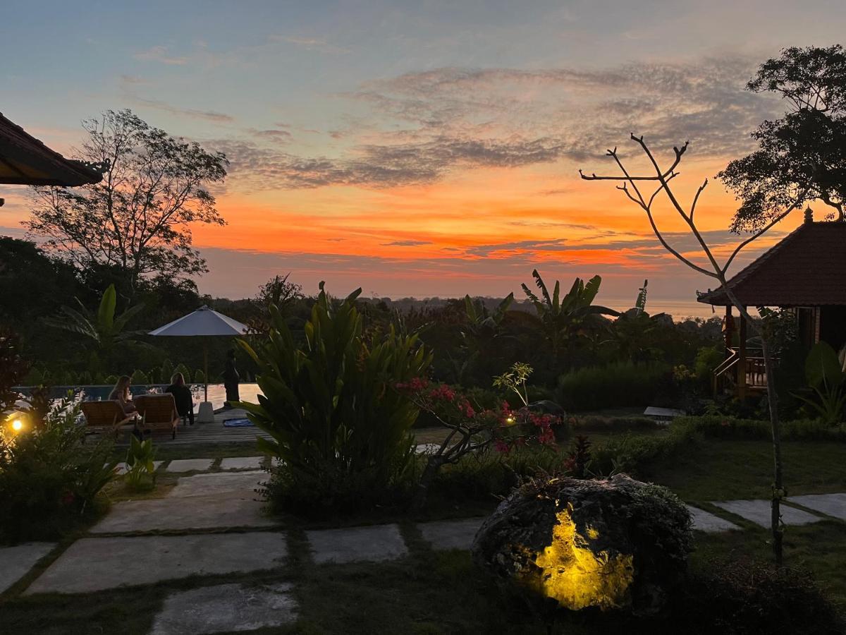 Готель Sunset Hill Lembongan Екстер'єр фото