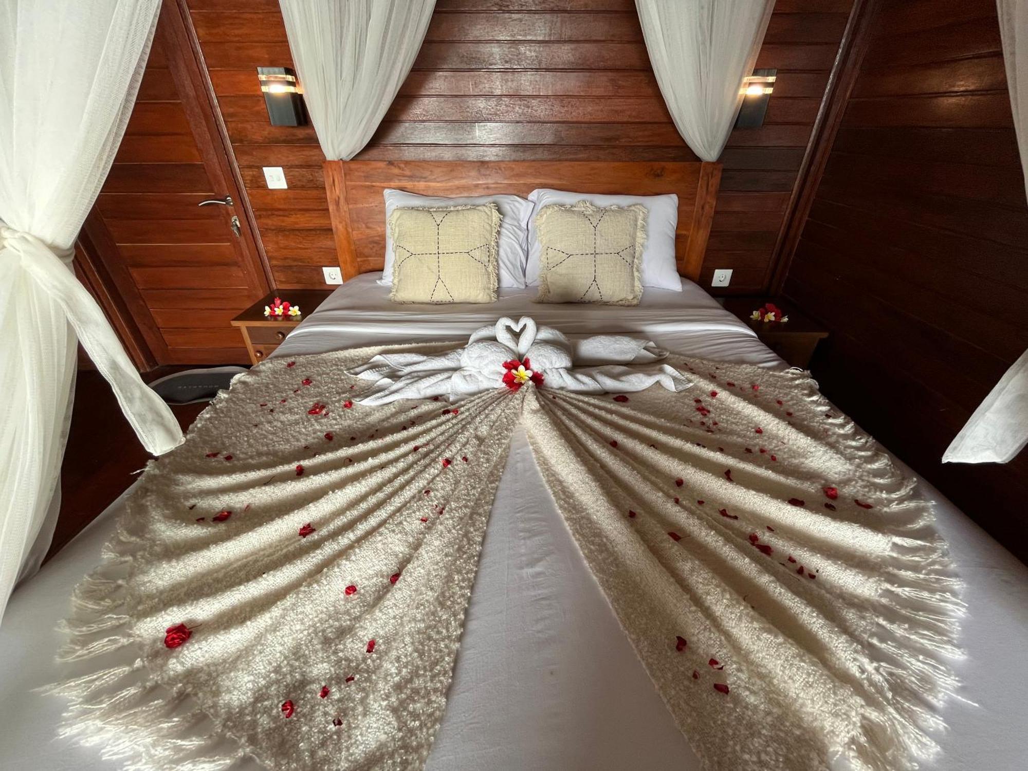 Готель Sunset Hill Lembongan Екстер'єр фото