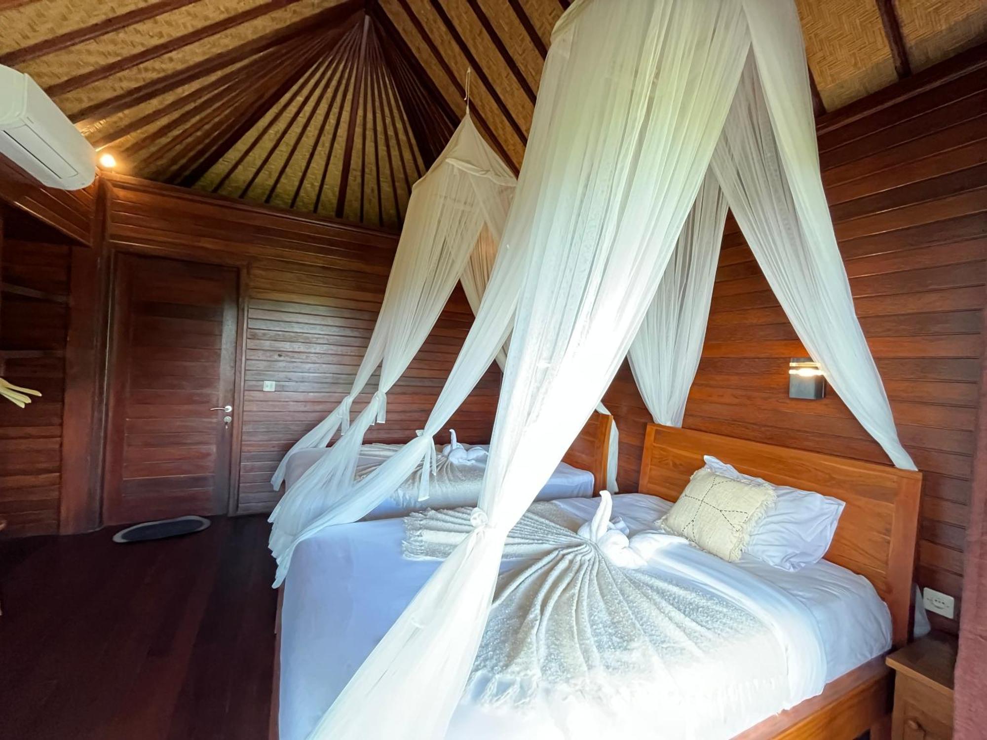 Готель Sunset Hill Lembongan Екстер'єр фото