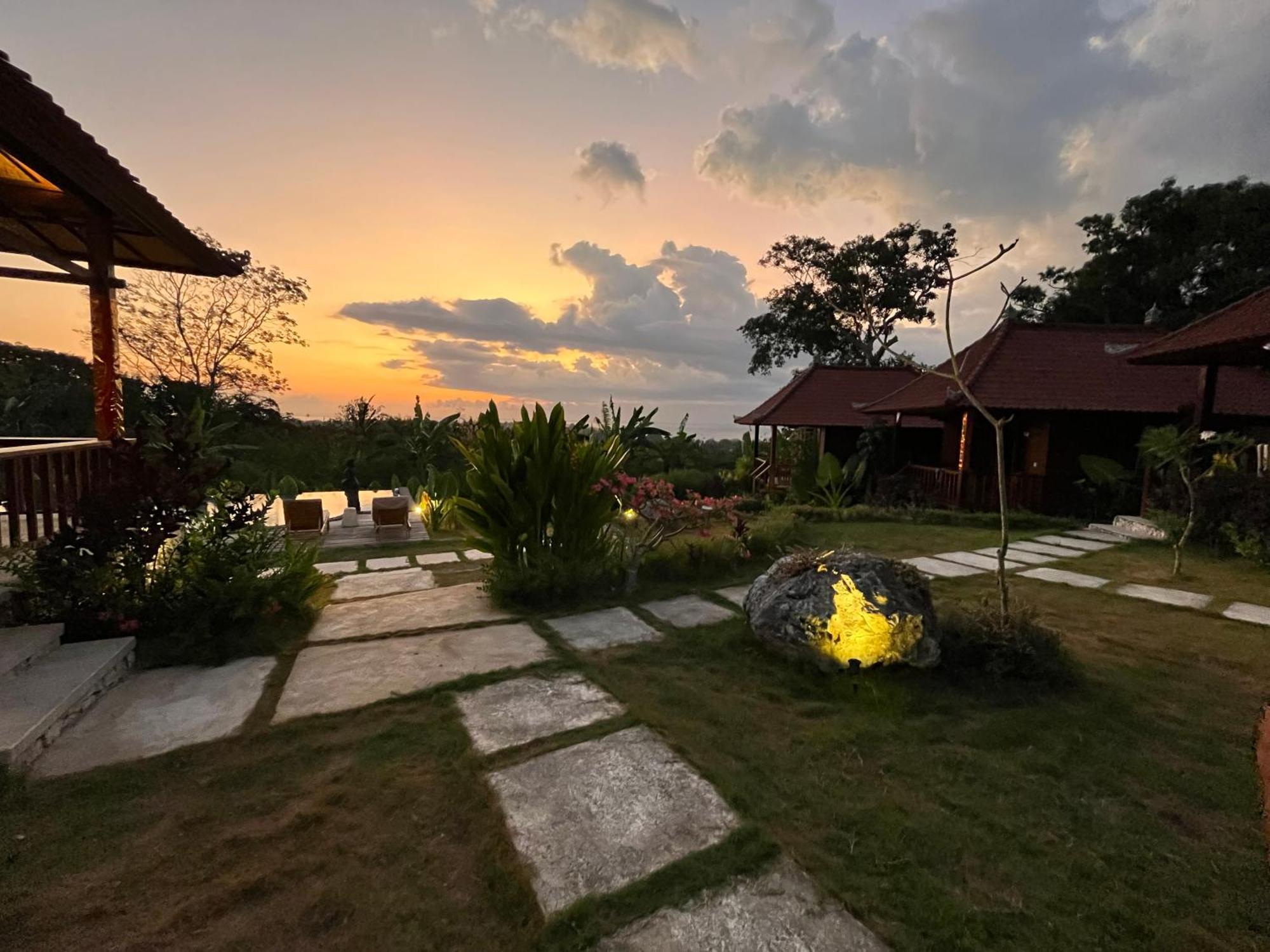 Готель Sunset Hill Lembongan Екстер'єр фото