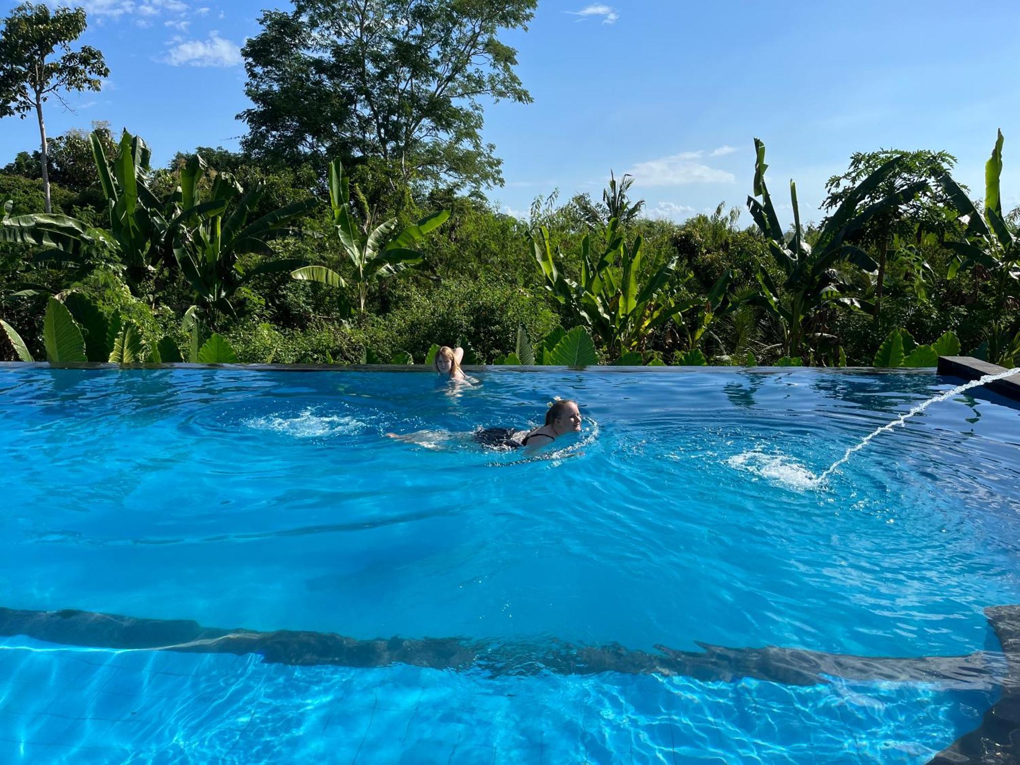 Готель Sunset Hill Lembongan Екстер'єр фото