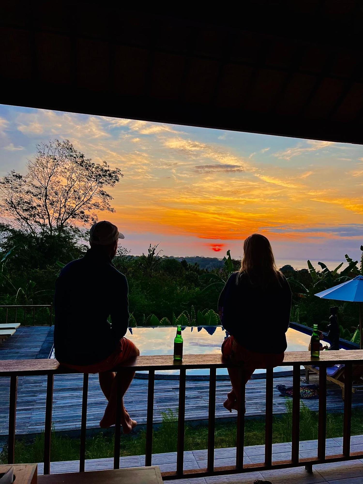 Готель Sunset Hill Lembongan Екстер'єр фото