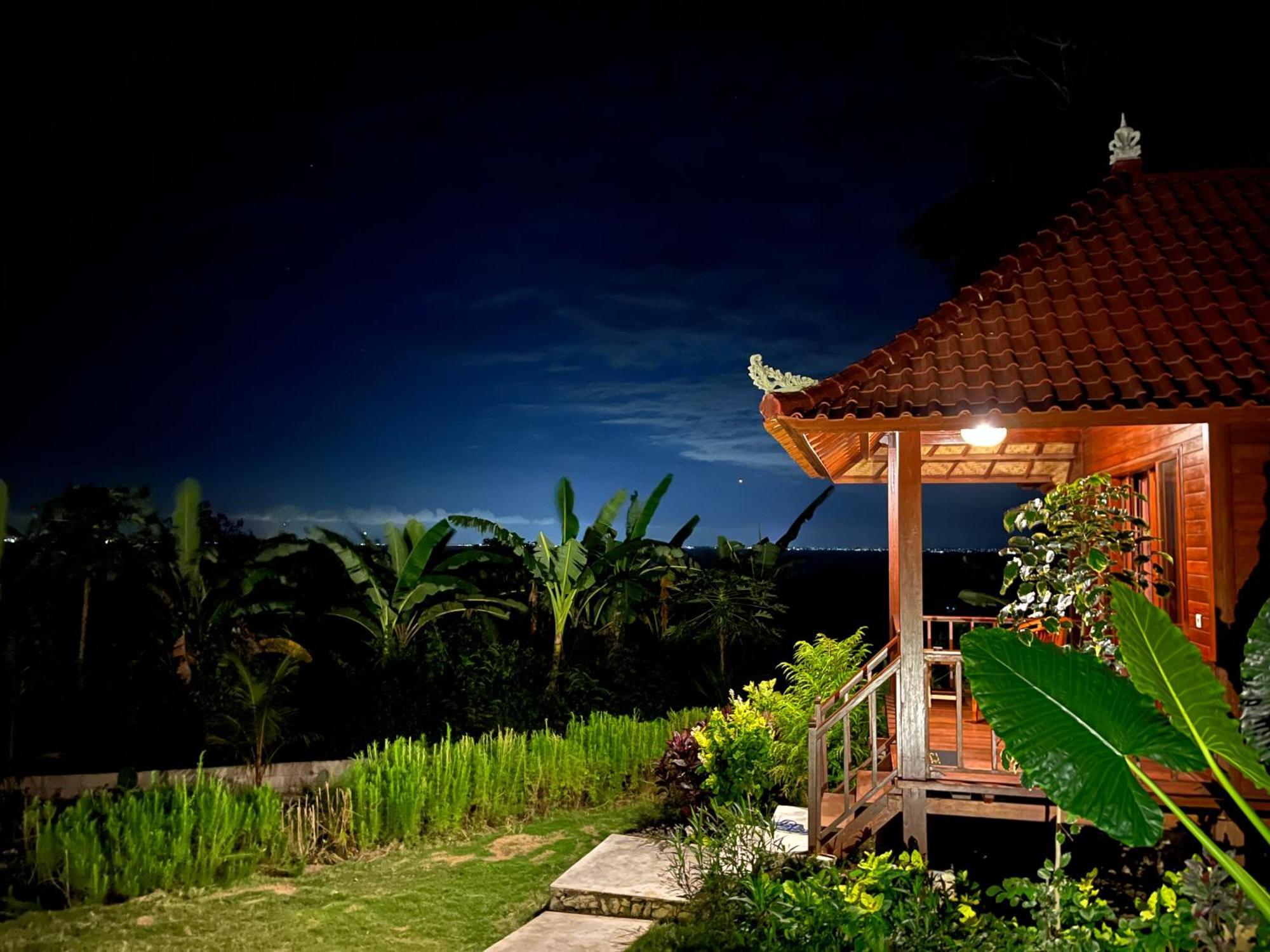 Готель Sunset Hill Lembongan Екстер'єр фото