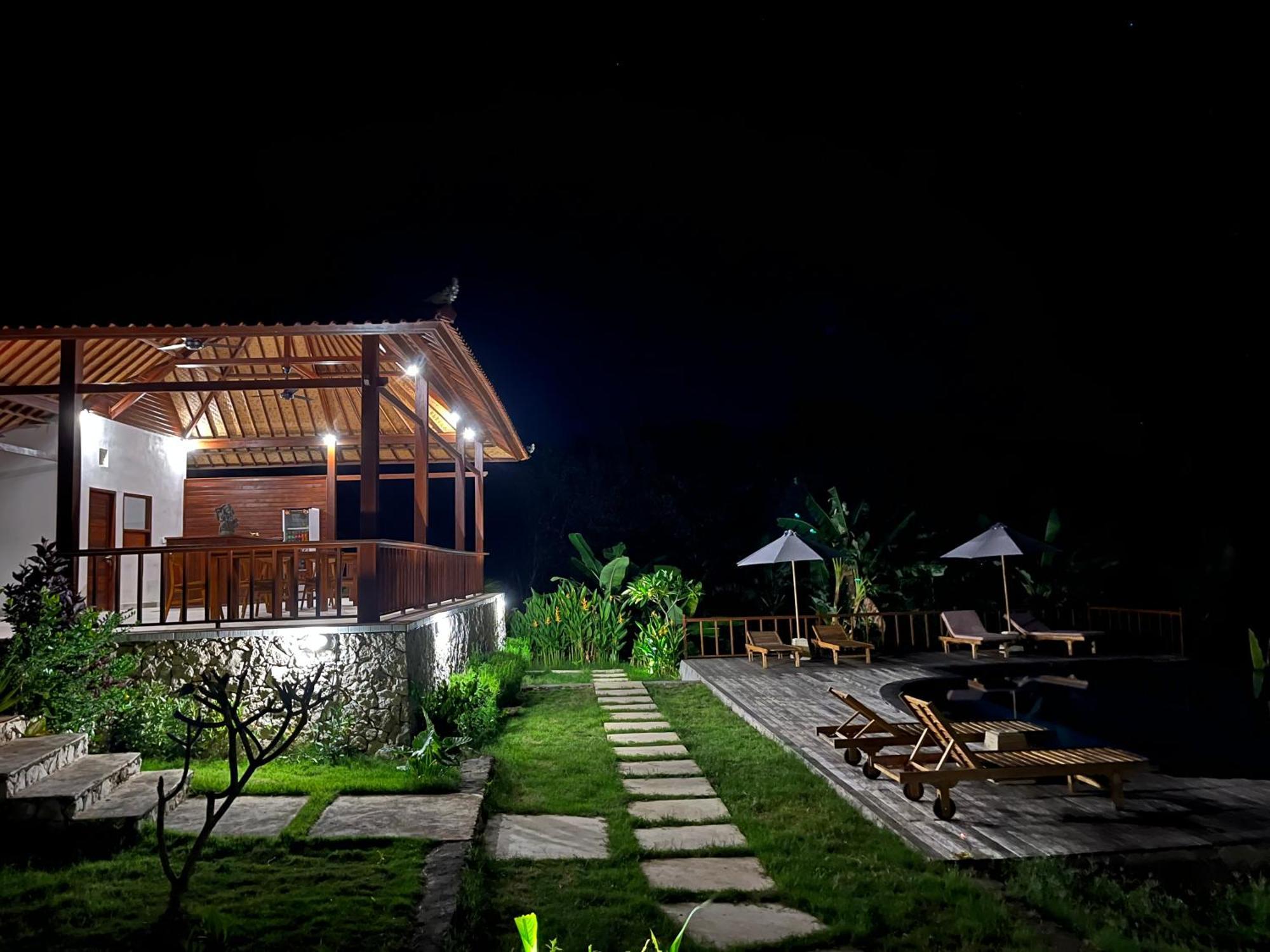 Готель Sunset Hill Lembongan Екстер'єр фото