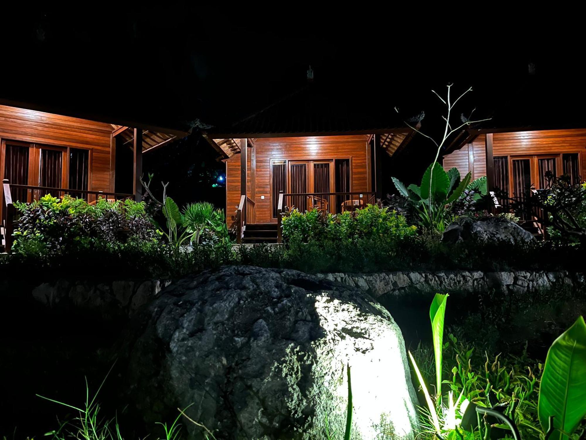 Готель Sunset Hill Lembongan Екстер'єр фото