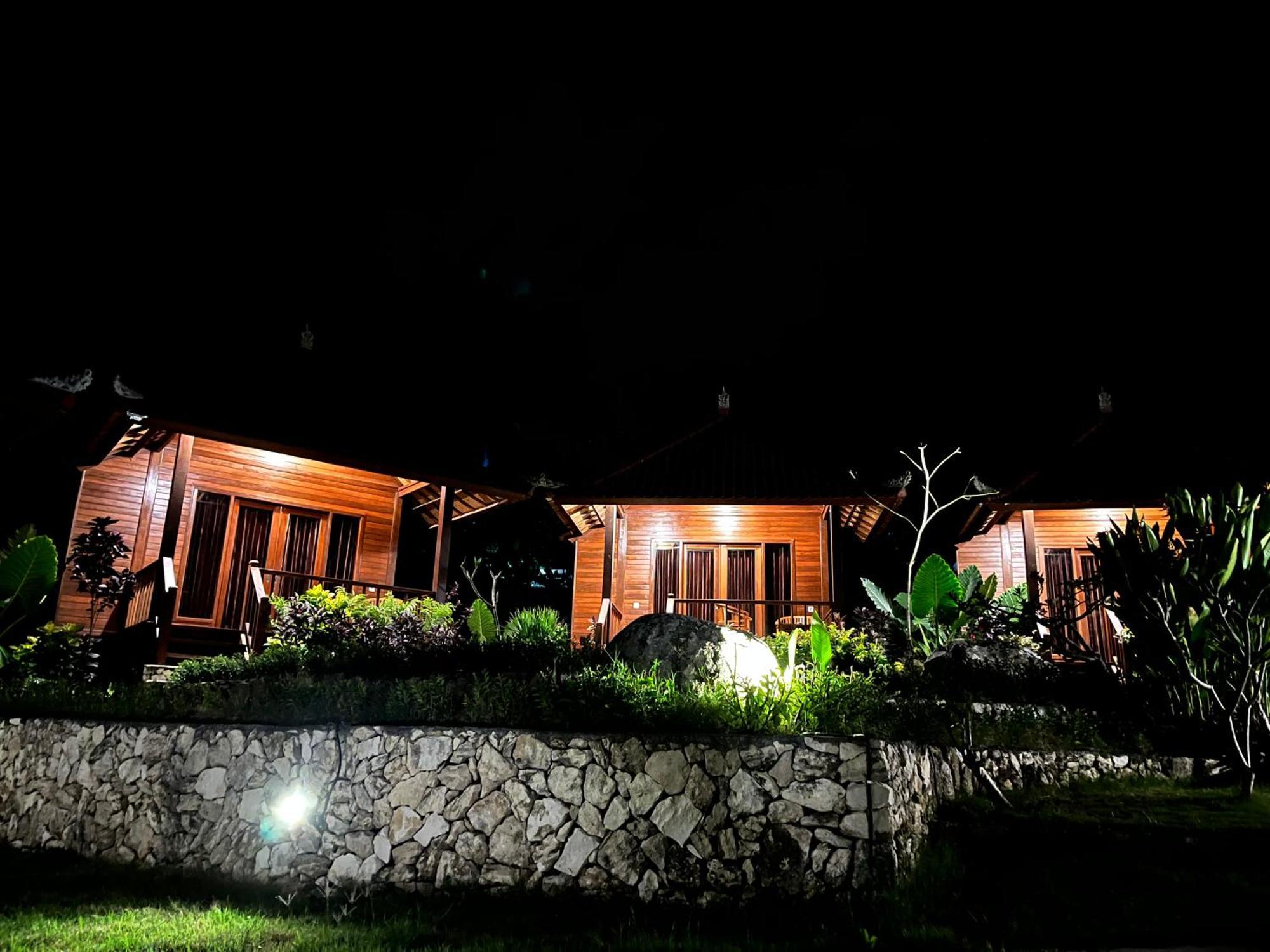 Готель Sunset Hill Lembongan Екстер'єр фото